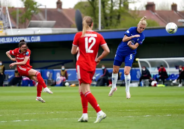 Sarah Zadrazil scores for Bayern