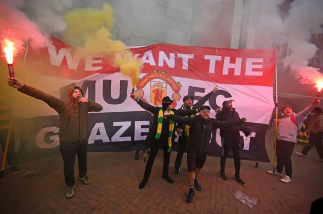 Fans protest at Old Trafford