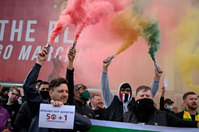 Fans protest at Old Trafford