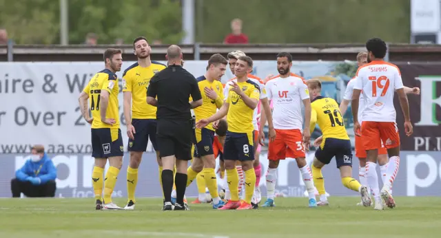 Oxford argue with the referee in the first-leg