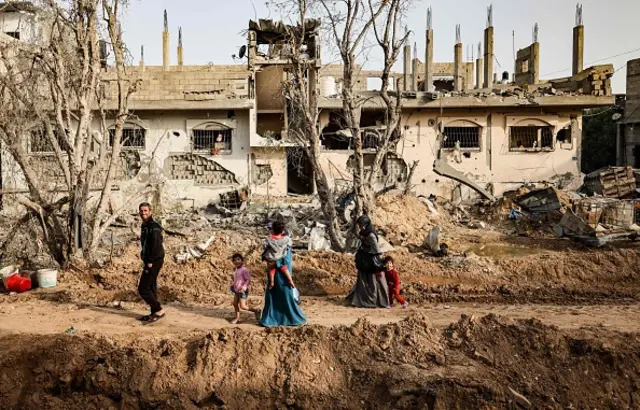 Palestinians return to her neighbourhood hit by Israeli bombardment in Gaza City, after a ceasefire brokered by Egypt between Israel and Hamas, on May 21, 2021