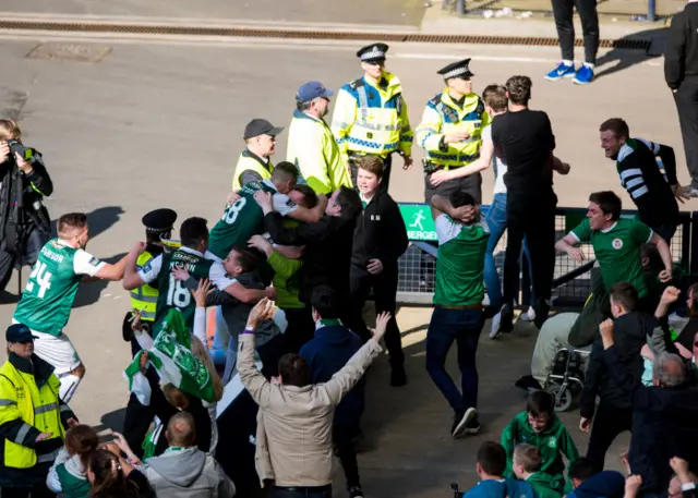 Hibs fans celebrate David Gray's winner in the 2016 final