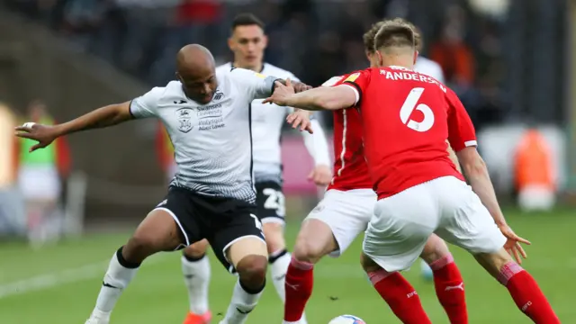 Andre Ayew vs Barnsley