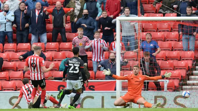 Ross Stewart scores for Sunderland