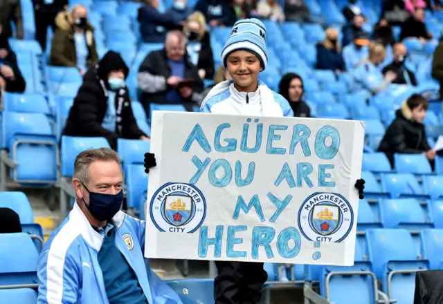 Man City fan holding Sergio Aguero sign