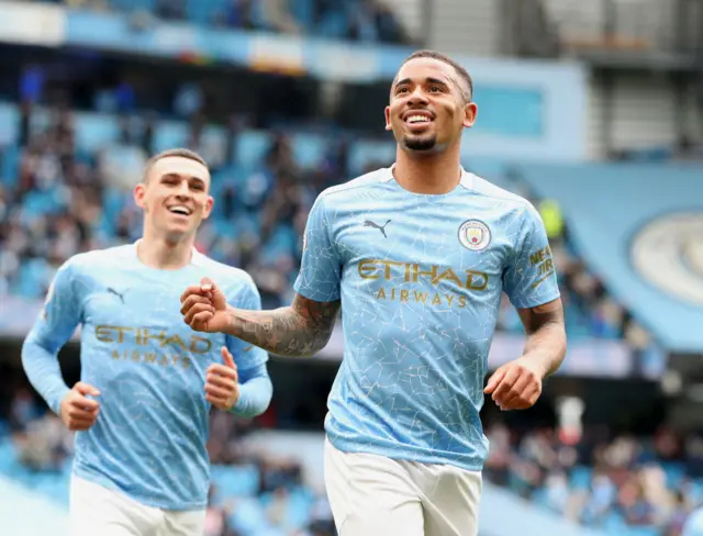 Gabriel Jesus scores for Man City