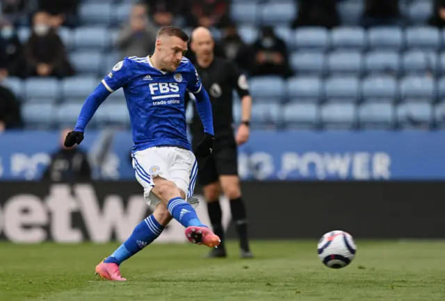 Jamie Vardy scores for Leicester