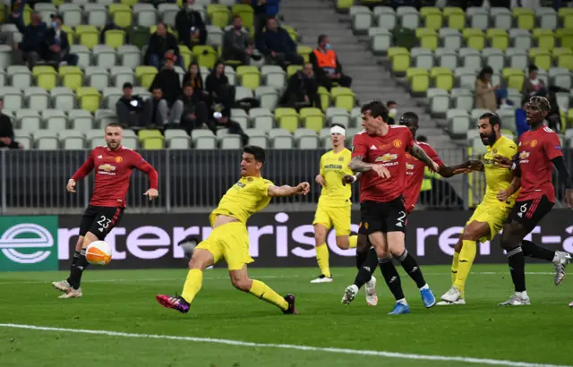 Gerard Moreno puts Villarreal ahead against Manchester United