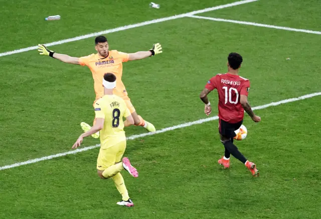 Manchester United's Marcus Rashford shoots wide