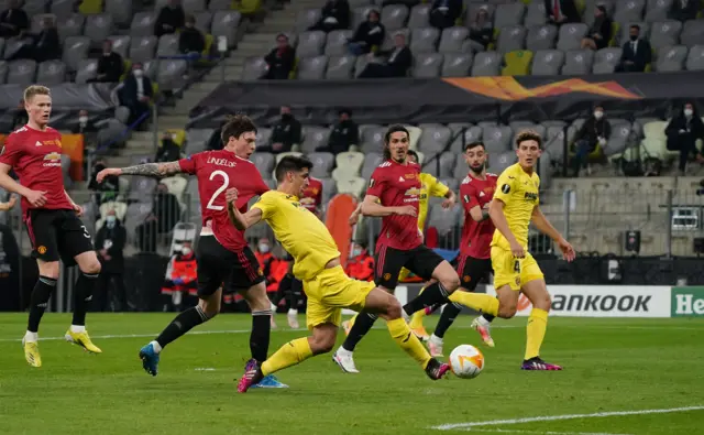 Gerard Moreno puts Villarreal ahead against Man Utd