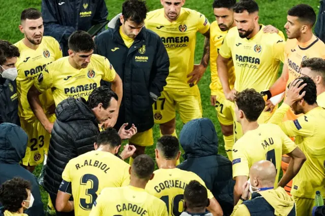 Villarreal team huddle