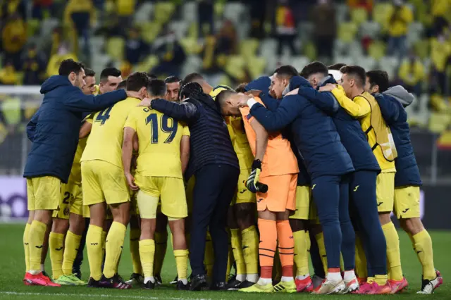 Villarreal huddle