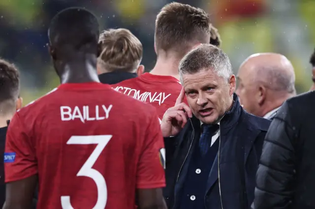 Ole Gunnar Solskjaer talks to Eric Bailly