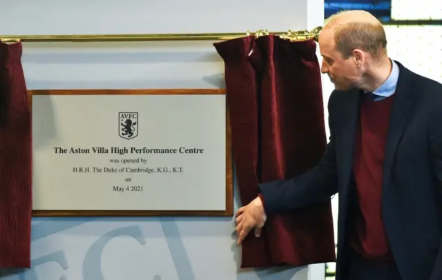 Prince William unveils plaque