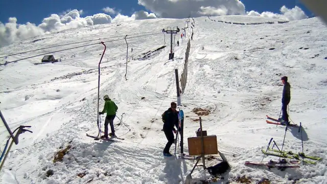 Skiers on Helvellyn