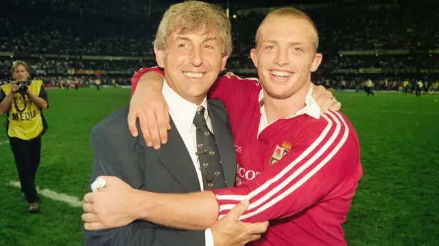 Matt Dawson hugs Ian McGeechan in 1997