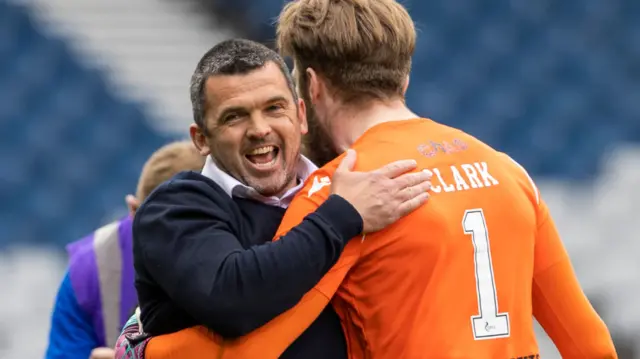 St Johnstone manager Callum Davidson celebrates with goalkeeper Zander Clark