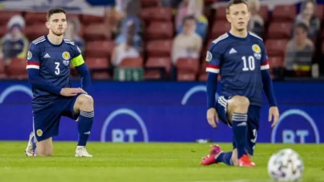 Scotland players taking knee