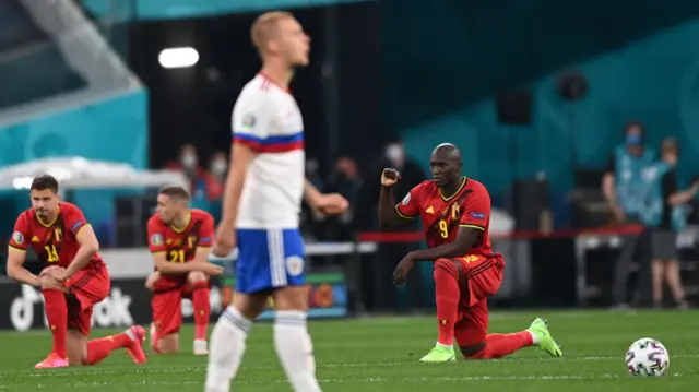 Belgium players take the knee