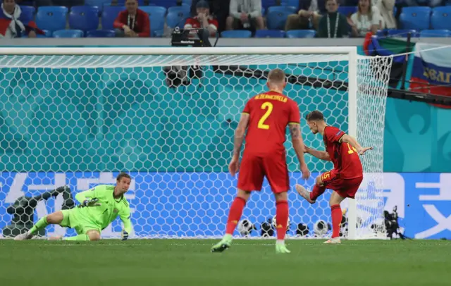 Thomas Meunier scores