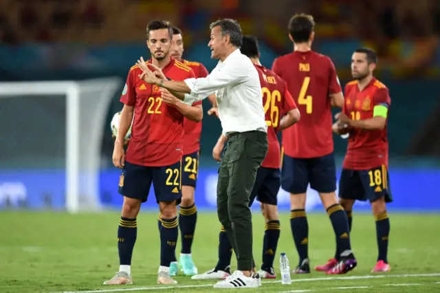 Luis Enrique issuing instructions