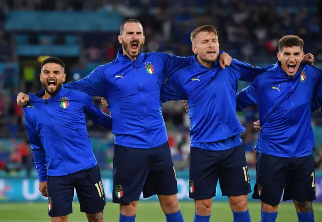 Italians singing their national anthem