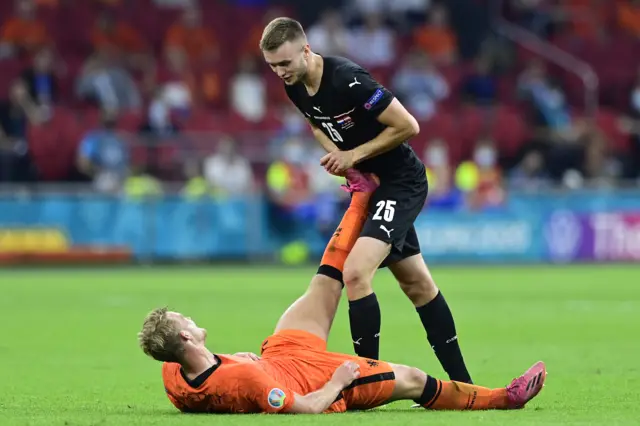 Matthijs de Ligt getting help with cramp