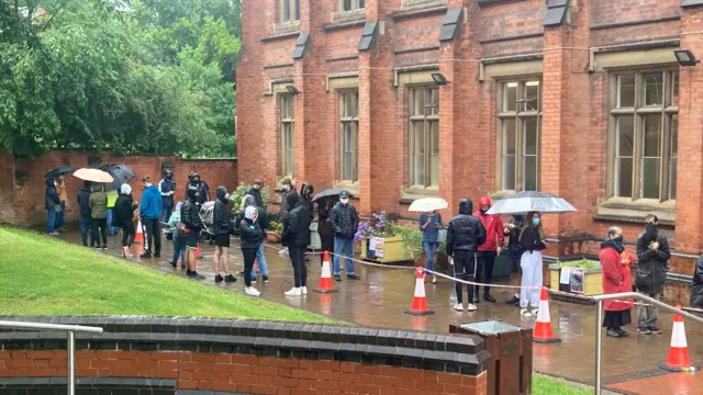 Queue outside vaccine centre