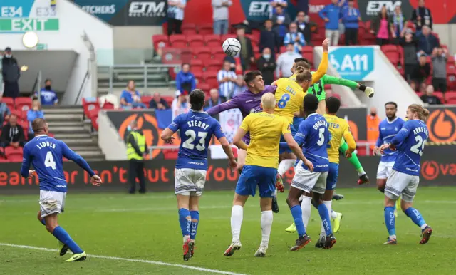 Lucas Covolan scores for Torquay