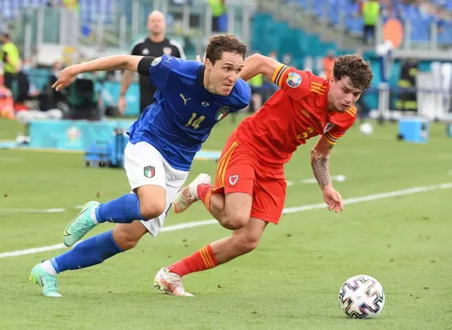 Federico Chiesa of Italy takes on Neco Williams of Wales