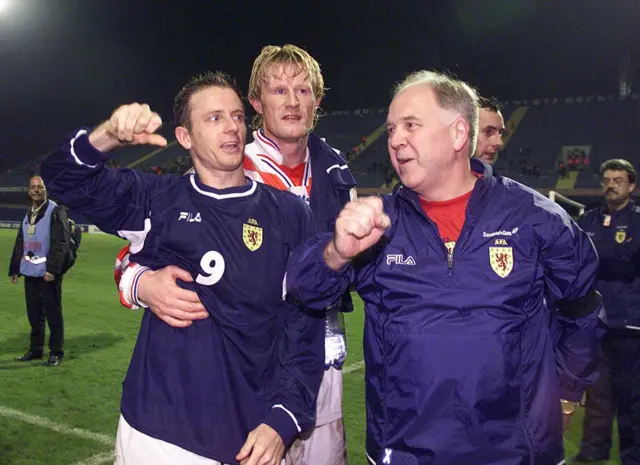 Kevin Gallacher celebrates with manager Craig Brown at full-time