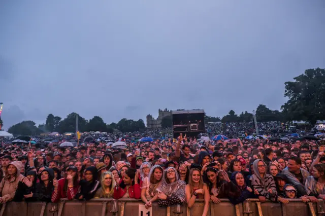 Splendour crowd