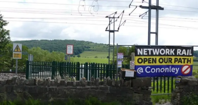 The level crossing in Cononley