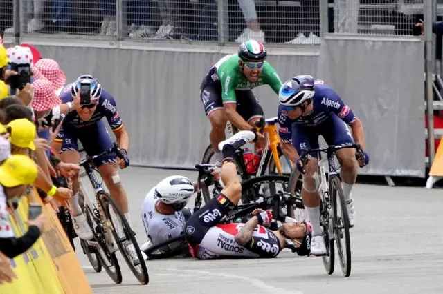 Peter Sagan and Caleb Ewan crash