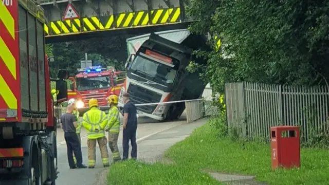 Lorry stuck under a bridge in Trowell