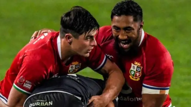 Louis Rees-Zammit (left) and Bundee Aki