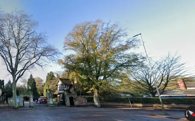 Abbey Park entrance