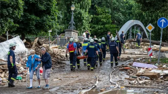 Rescue workers search for missing people in the German town of Bad Neuenahr