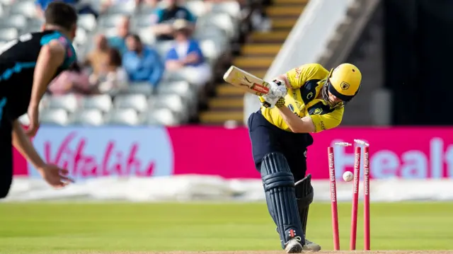 Ben Dwarshuis bowls Ed Pollock.