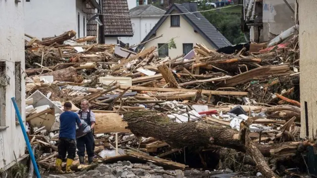 Schuld residents try to salvage their belongings. Photo: 15 July 2021