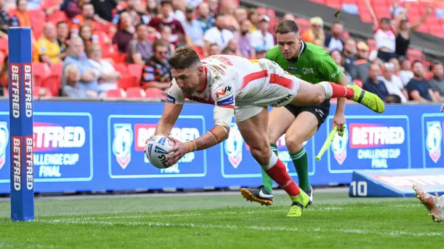 Tommy Makinson scores