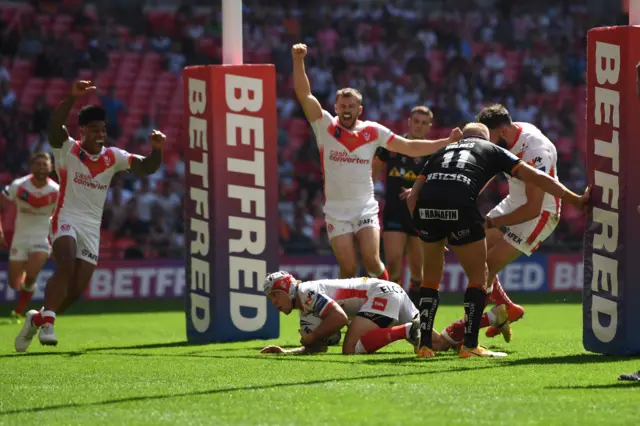 Theo Fages scores for St Helens