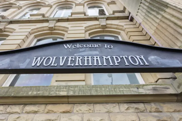 Welcome to Wolverhampton sign