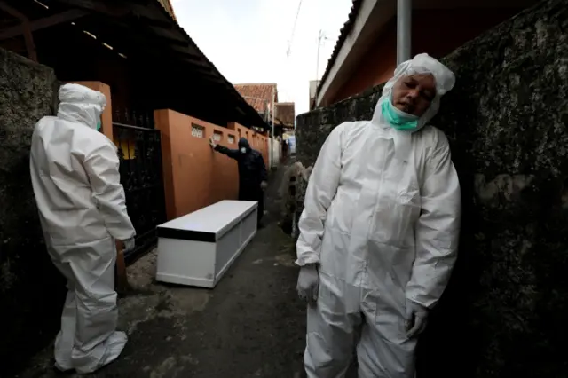 Ardi Novriansyah, 41, a volunteer undertaker wears personal protective equipment