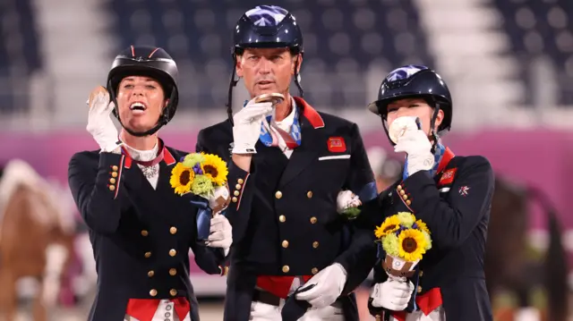 Charlotte Dujardin (left)