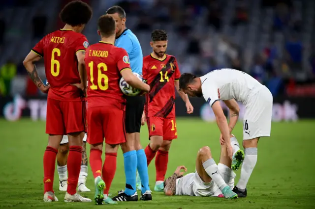 Leonardo Spinazzola on the floor injured