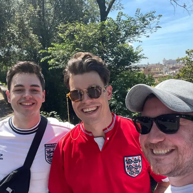 England fans in Rome