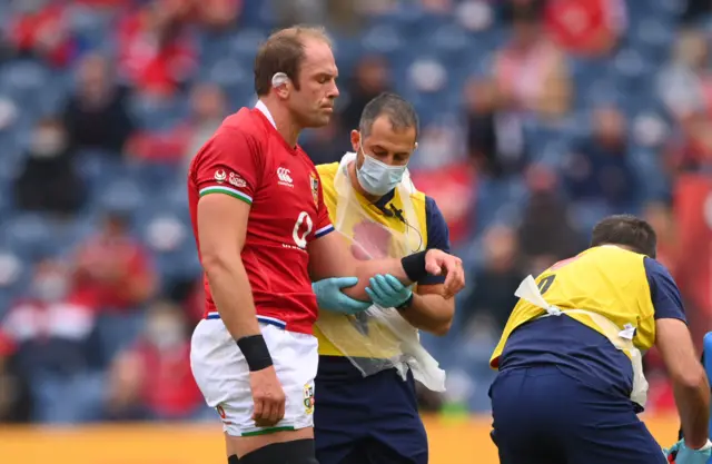 Alun Wyn Jones leaves the field with a doctor holding his arm