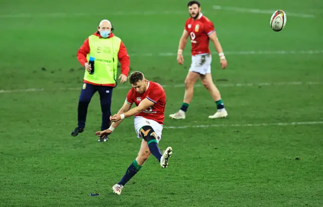 Biggar kicks a penalty