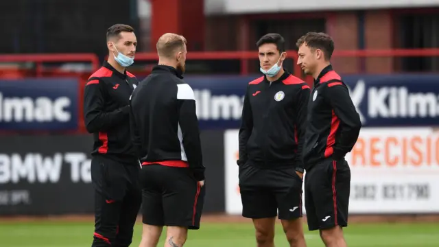 St Mirren players at Dens Park for their league opener